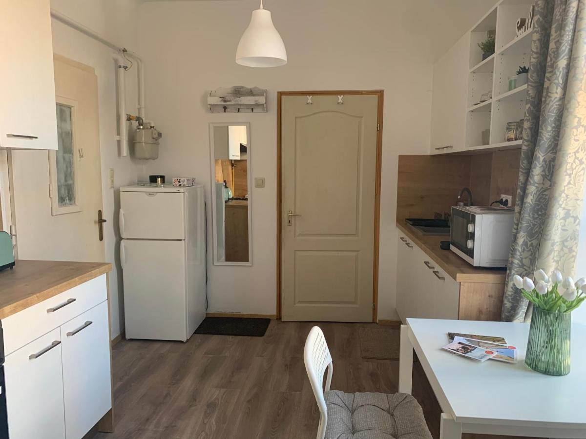 Appartement Studio77 Apartman à Sopron Extérieur photo