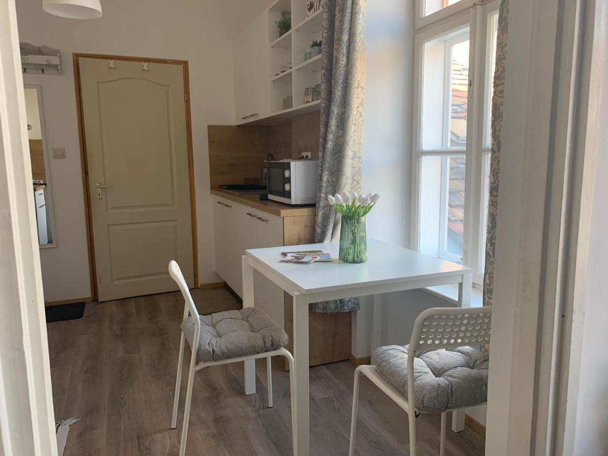 Appartement Studio77 Apartman à Sopron Extérieur photo